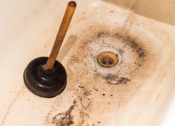 How to unblock a clogged bath or shower